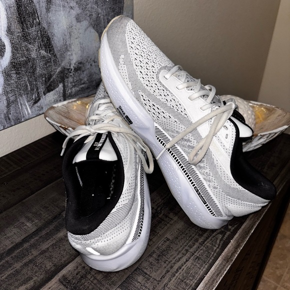 Brooks Adrenaline GTS 24 running shoes SZ 11.5 - Picture 2 of 15